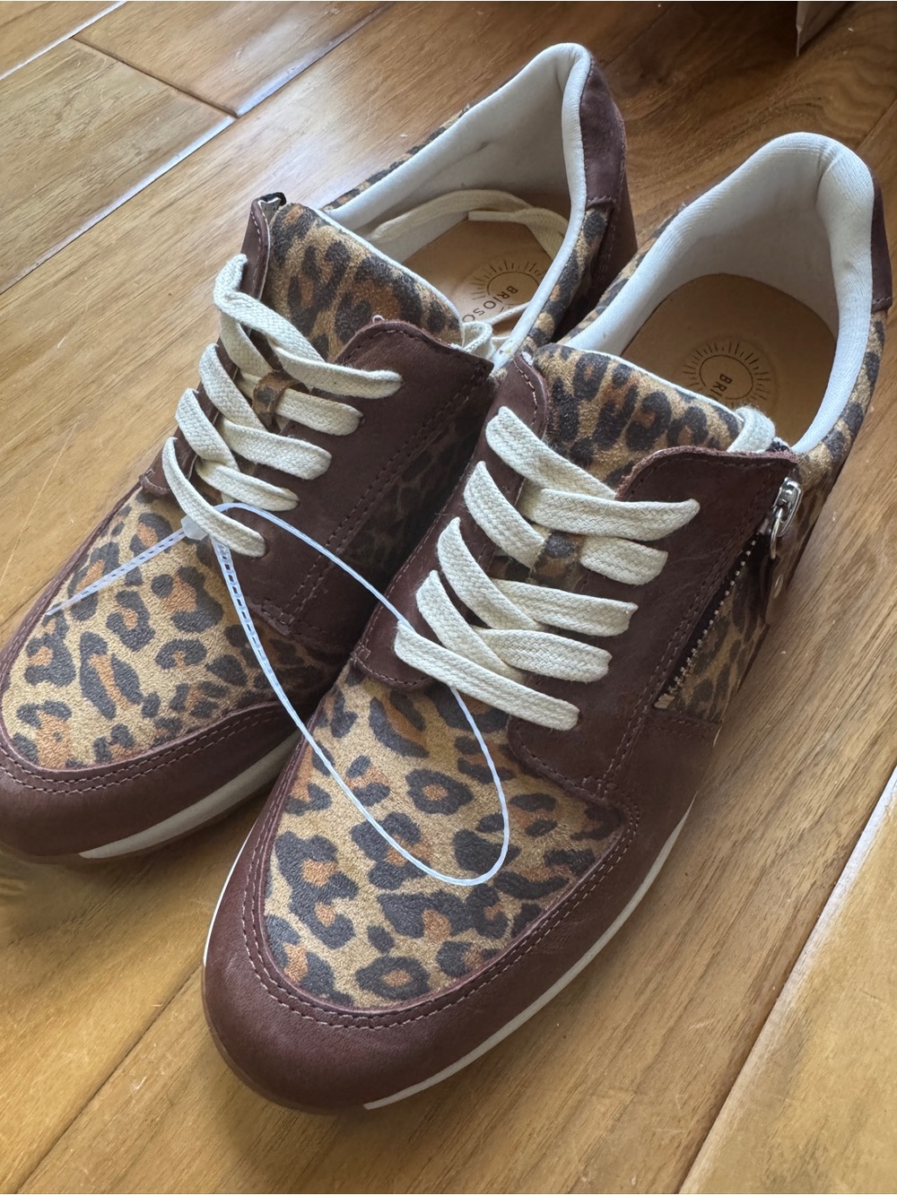 NWT Brioso Mimi Suede Zip Sneakers Leopard Print Sz 9 (no original box) - Picture 4 of 11